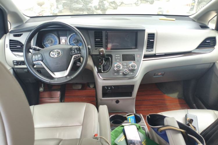 Used Toyota SIENNA  Center Console