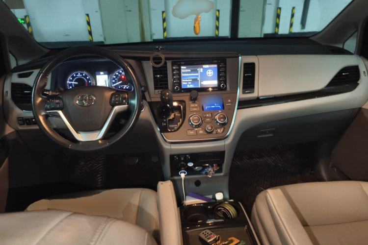Used Toyota SIENNA  Center Console