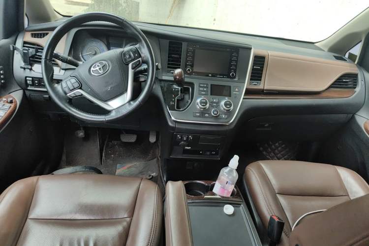 Used Toyota SIENNA  Center Console