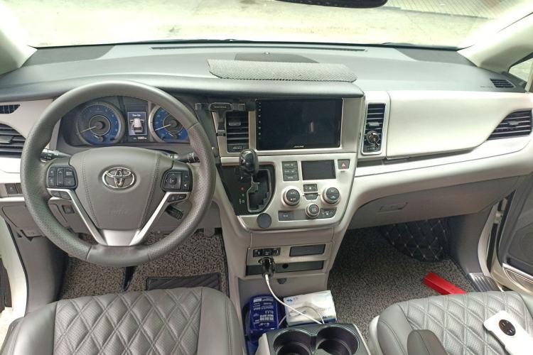 Used Toyota SIENNA  Center Console