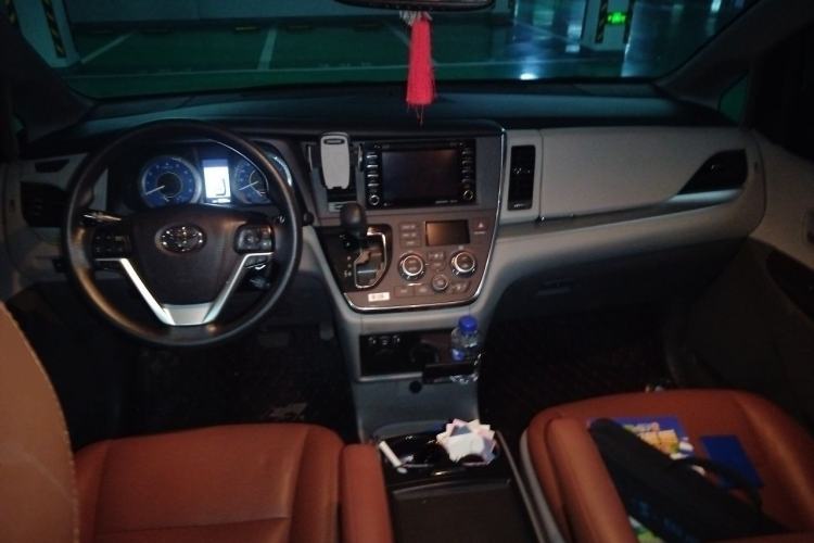 Used Toyota SIENNA  Center Console