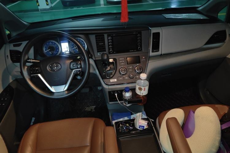 Used Toyota SIENNA  Center Console