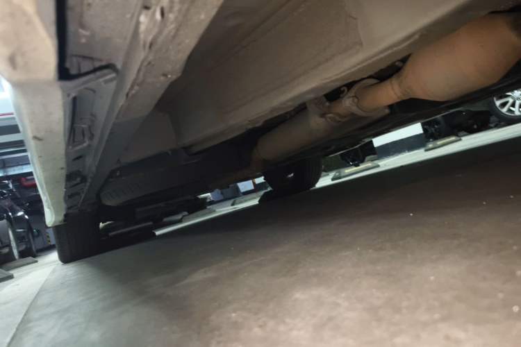 Used Toyota SIENNA  Chassis Front Right