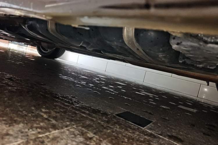Used Toyota SIENNA 2018 3.5L Two-Wheel Drive SE U.S. Specification Chassis Rear Left