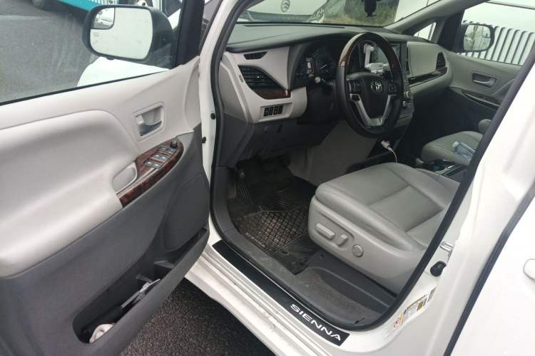 Used Toyota SIENNA  Driver Seat