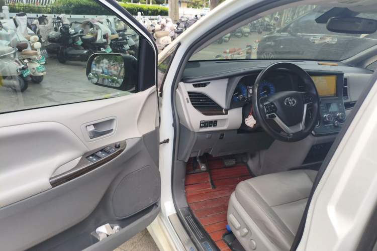 Used Toyota SIENNA  Driver Seat