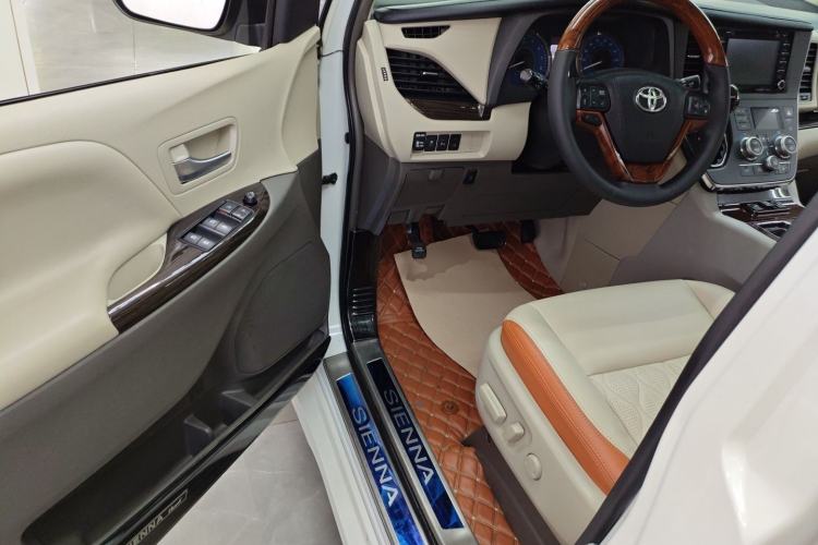Used Toyota SIENNA 2018 3.5L Two-Wheel Drive XLE 7-Seater U.S. Specification Driver Seat