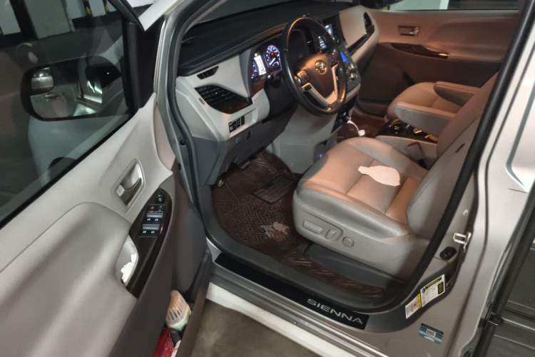 Used Toyota SIENNA  Driver Seat