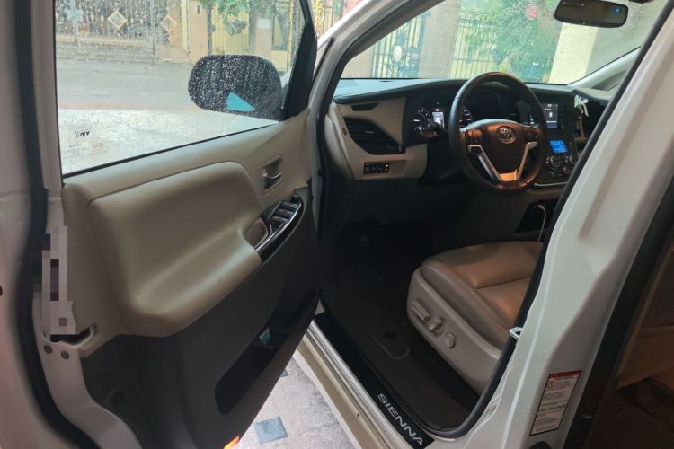 Used Toyota SIENNA 2018 3.5L Two-Wheel Drive SE U.S. Specification Driver Seat