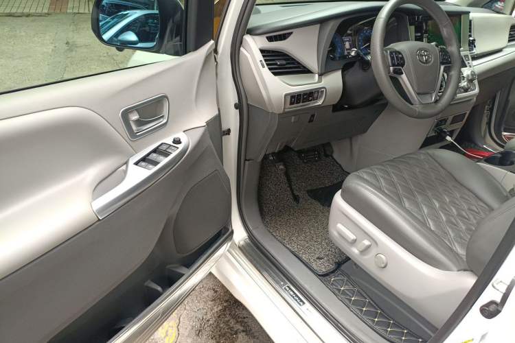 Used Toyota SIENNA  Driver Seat