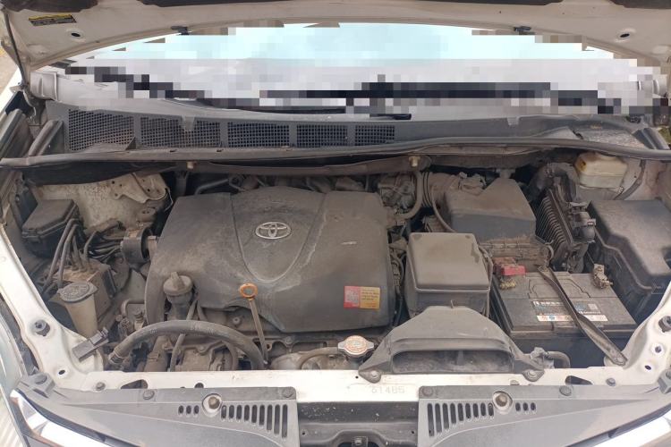 Used Toyota SIENNA  Engine Bay