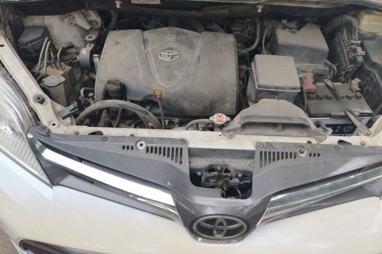 Used Toyota SIENNA  Engine Bay