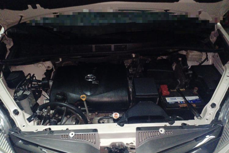 Used Toyota SIENNA  Engine Bay
