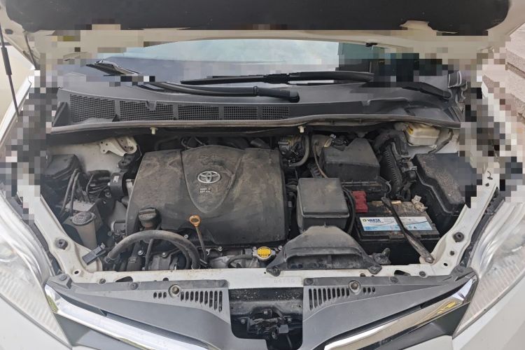 Used Toyota SIENNA 2018 3.5L Two-Wheel Drive XLE 7-Seater U.S. Specification Engine Bay