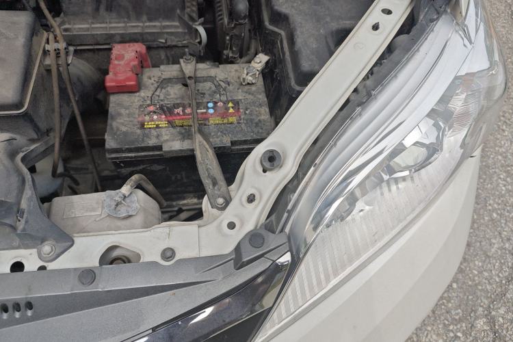 Used Toyota SIENNA 2018 3.5L 2WD Limited 7-Seater Canadian Version Engine Bay Left