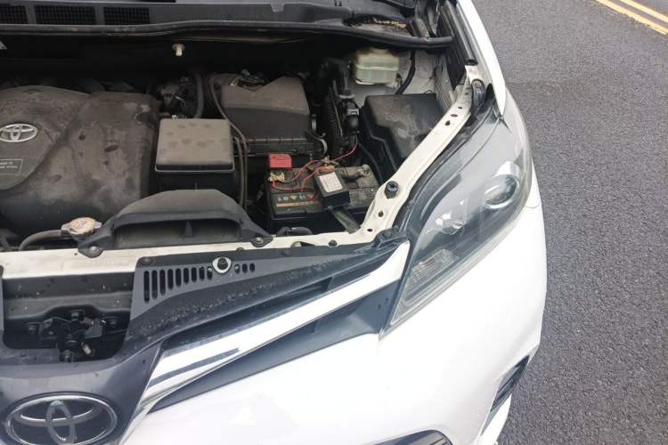Used Toyota SIENNA  Engine Bay Left