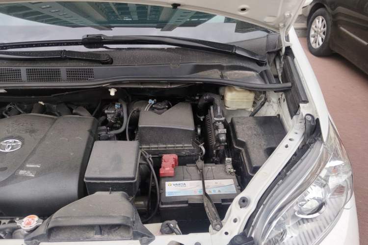 Used Toyota SIENNA 2018 3.5 Four-Wheel Drive LE Version 7 Seats – Canadian Edition Engine Bay Left