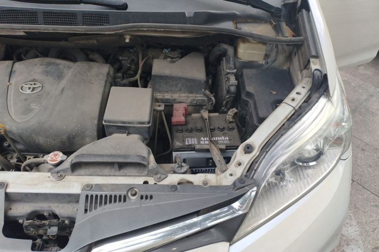 Used Toyota SIENNA  Engine Bay Left