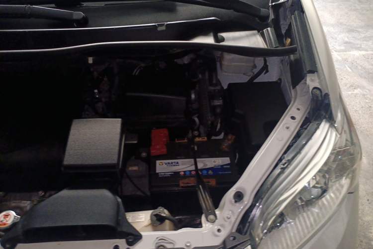 Used Toyota SIENNA  Engine Bay Left
