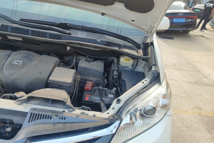 Used Toyota SIENNA  Engine Bay Left