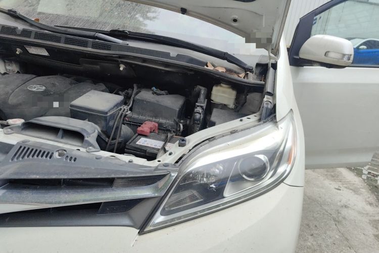 Used Toyota SIENNA  Engine Bay Left