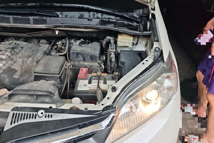 Used Toyota SIENNA 2018 3.5L Two-Wheel Drive SE U.S. Specification Engine Bay Left