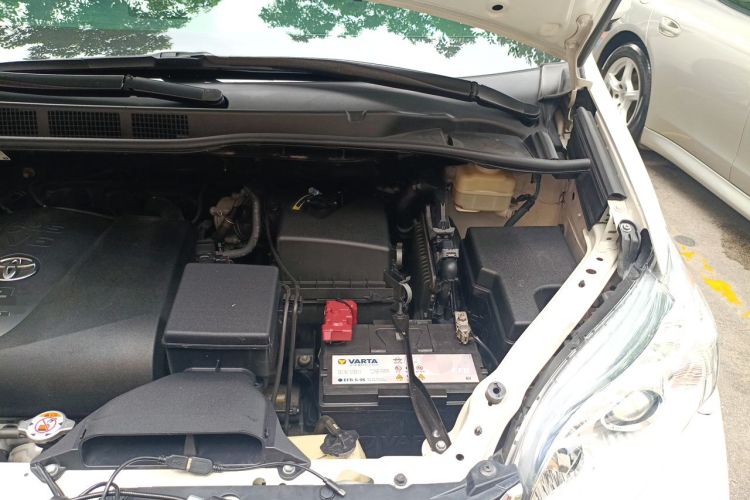Used Toyota SIENNA  Engine Bay Left