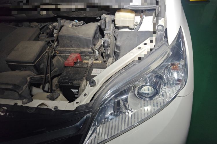 Used Toyota SIENNA  Engine Bay Left