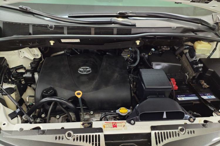 Used Toyota SIENNA 2018 3.5L Two-Wheel Drive XLE 7-Seater U.S. Specification Engine Bay