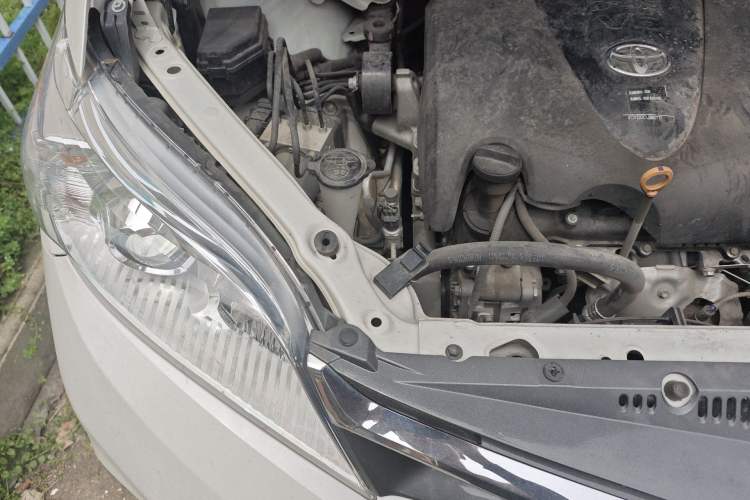 Used Toyota SIENNA 2018 3.5L 2WD Limited 7-Seater Canadian Version Engine Bay Right