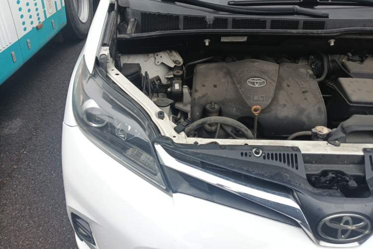 Used Toyota SIENNA  Engine Bay Right