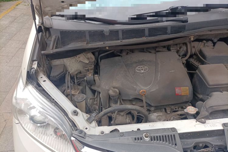Used Toyota SIENNA  Engine Bay Right