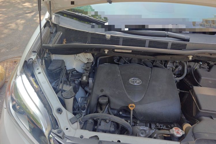 Used Toyota SIENNA  Engine Bay Right