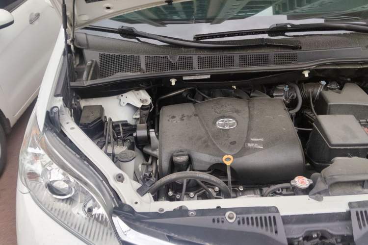 Used Toyota SIENNA 2018 3.5 Four-Wheel Drive LE Version 7 Seats – Canadian Edition Engine Bay Right
