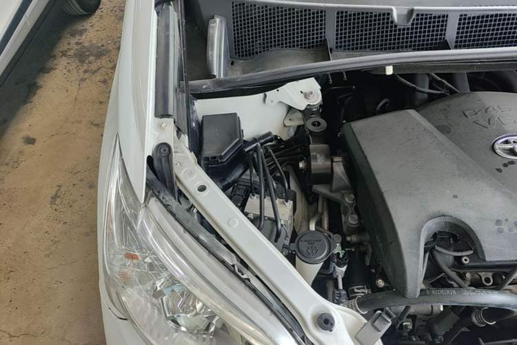 Used Toyota SIENNA  Engine Bay Right