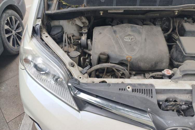 Used Toyota SIENNA  Engine Bay Right