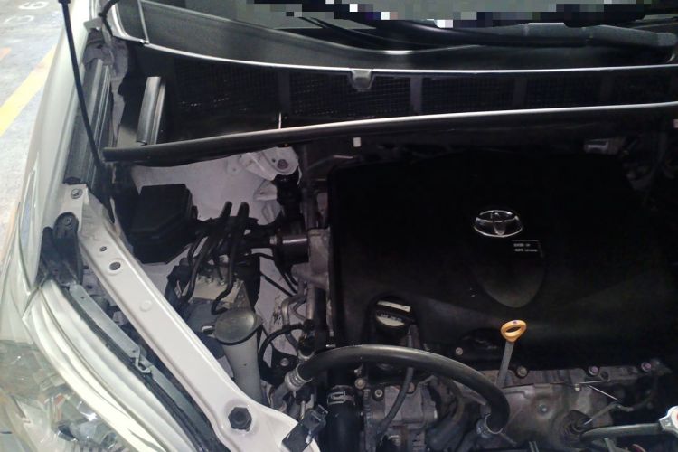 Used Toyota SIENNA  Engine Bay Right