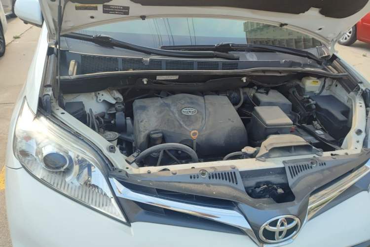Used Toyota SIENNA  Engine Bay Right