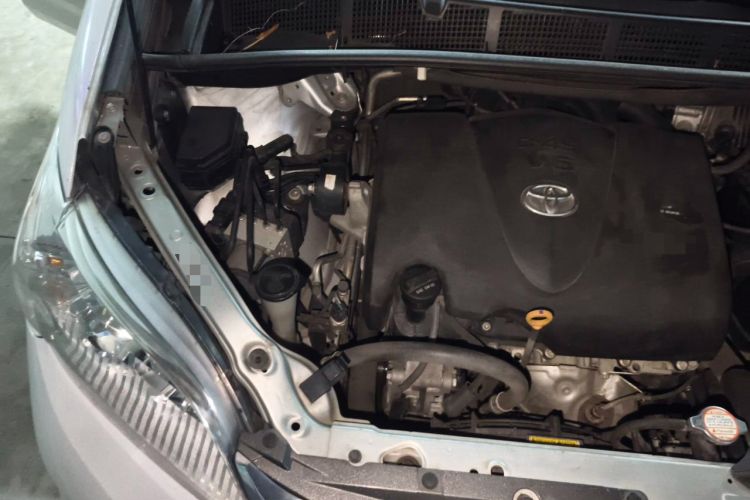 Used Toyota SIENNA  Engine Bay Right