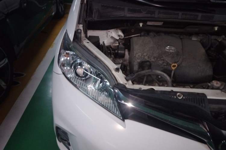 Used Toyota SIENNA  Engine Bay Right