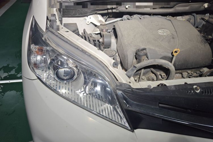 Used Toyota SIENNA  Engine Bay Right