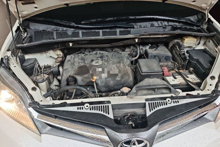 Used Toyota SIENNA 2018 3.5L Two-Wheel Drive SE U.S. Specification Engine Bay