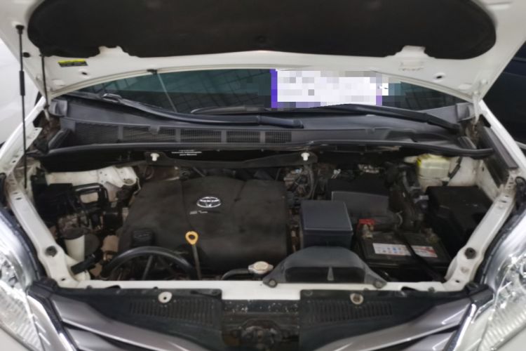 Used Toyota SIENNA 2018 3.5L Two-Wheel Drive SE U.S. Specification Engine Bay