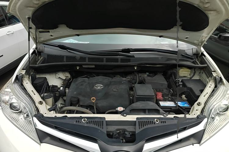 Used Toyota SIENNA 2018 3.5L Four-Wheel Drive LE Trim 7 Seats U.S. Specification Engine Bay