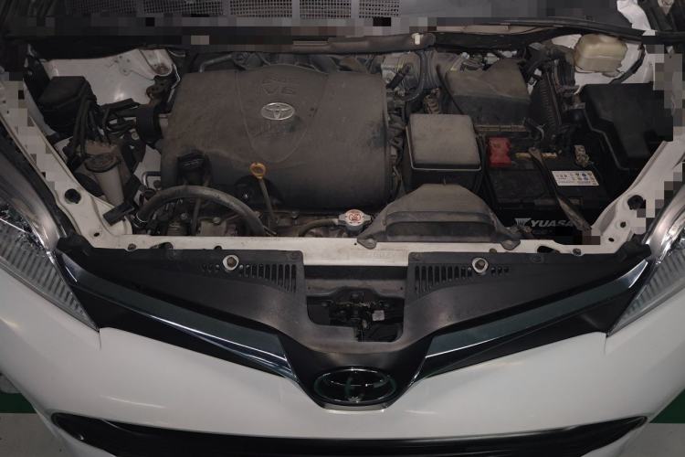 Used Toyota SIENNA  Engine Bay
