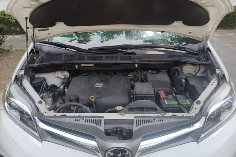 Used Toyota SIENNA 2018 3.5L Four-Wheel Drive LE Trim 7 Seats U.S. Specification Engine Bay