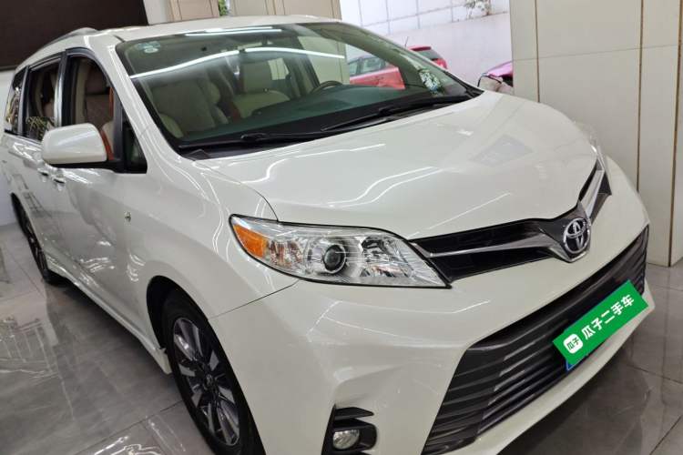 Used Toyota SIENNA 2018 3.5L Two-Wheel Drive XLE 7-Seater U.S. Specification Exterior 1