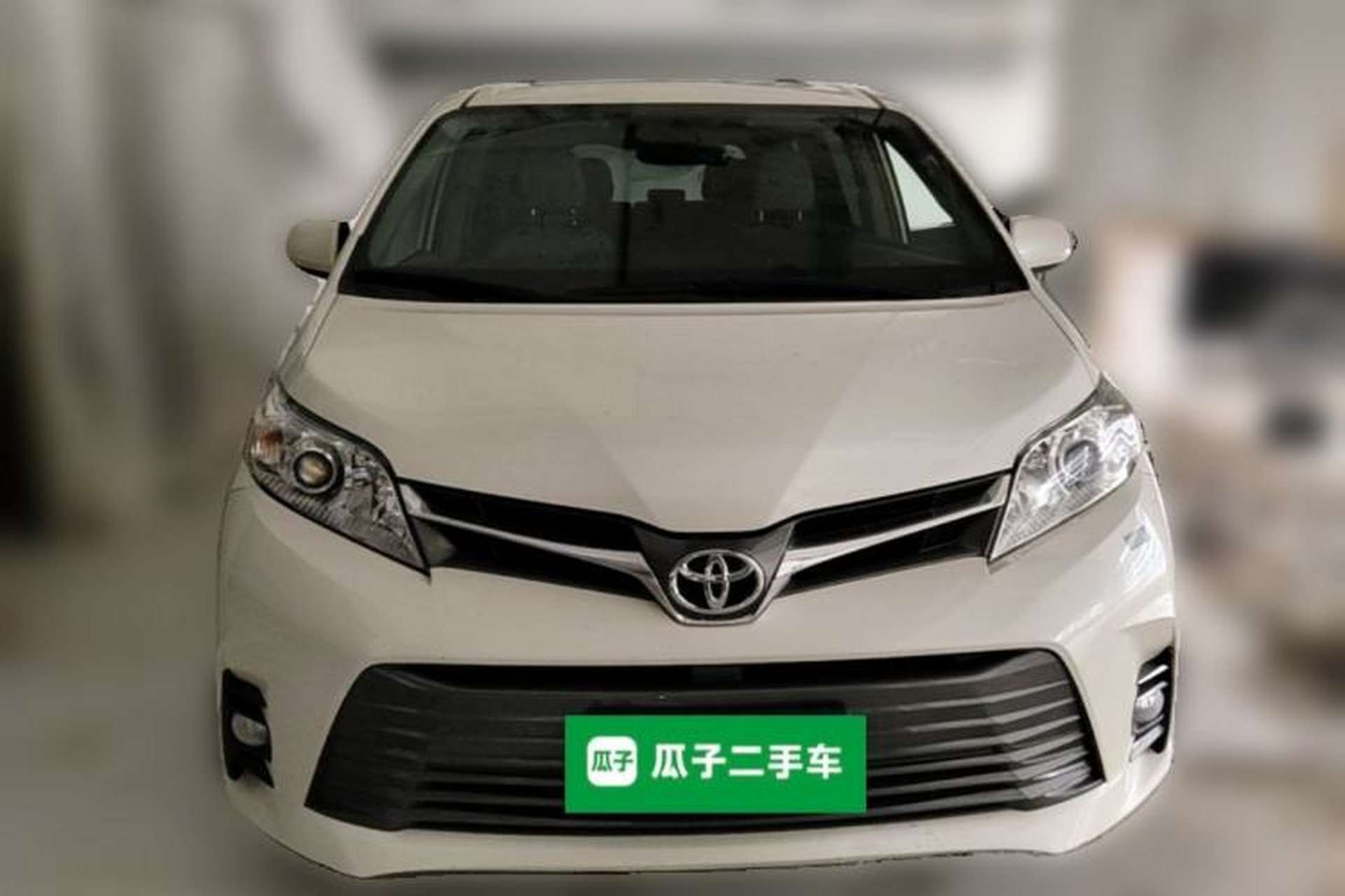 Used Toyota SIENNA  Front