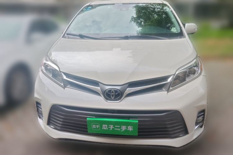 Used Toyota SIENNA 2018 3.5L Four-Wheel Drive LE Trim 7 Seats U.S. Specification Front