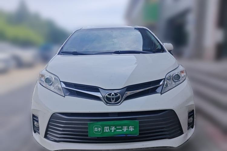 Used Toyota SIENNA 2018 3.5L Two-Wheel Drive XLE 7-Seater U.S. Specification Front